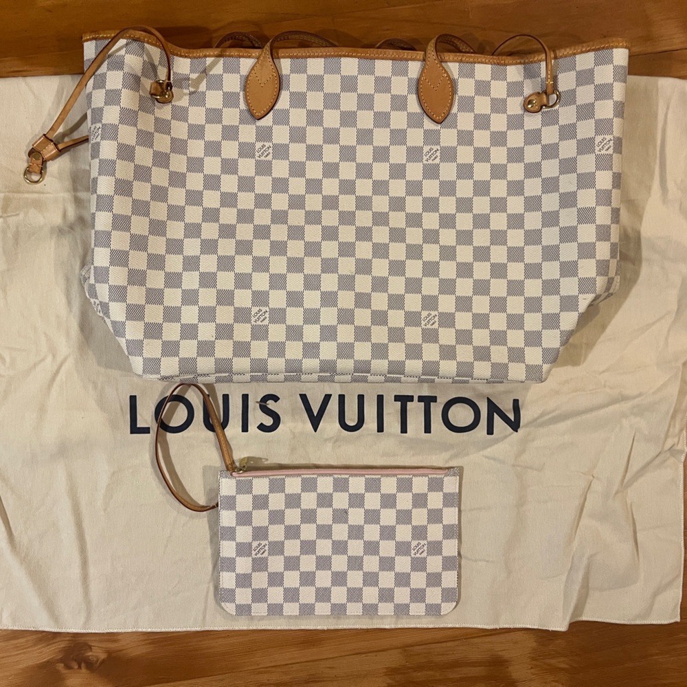 Louis Vuitton GM Neverfull Damier Azure Rose interior -